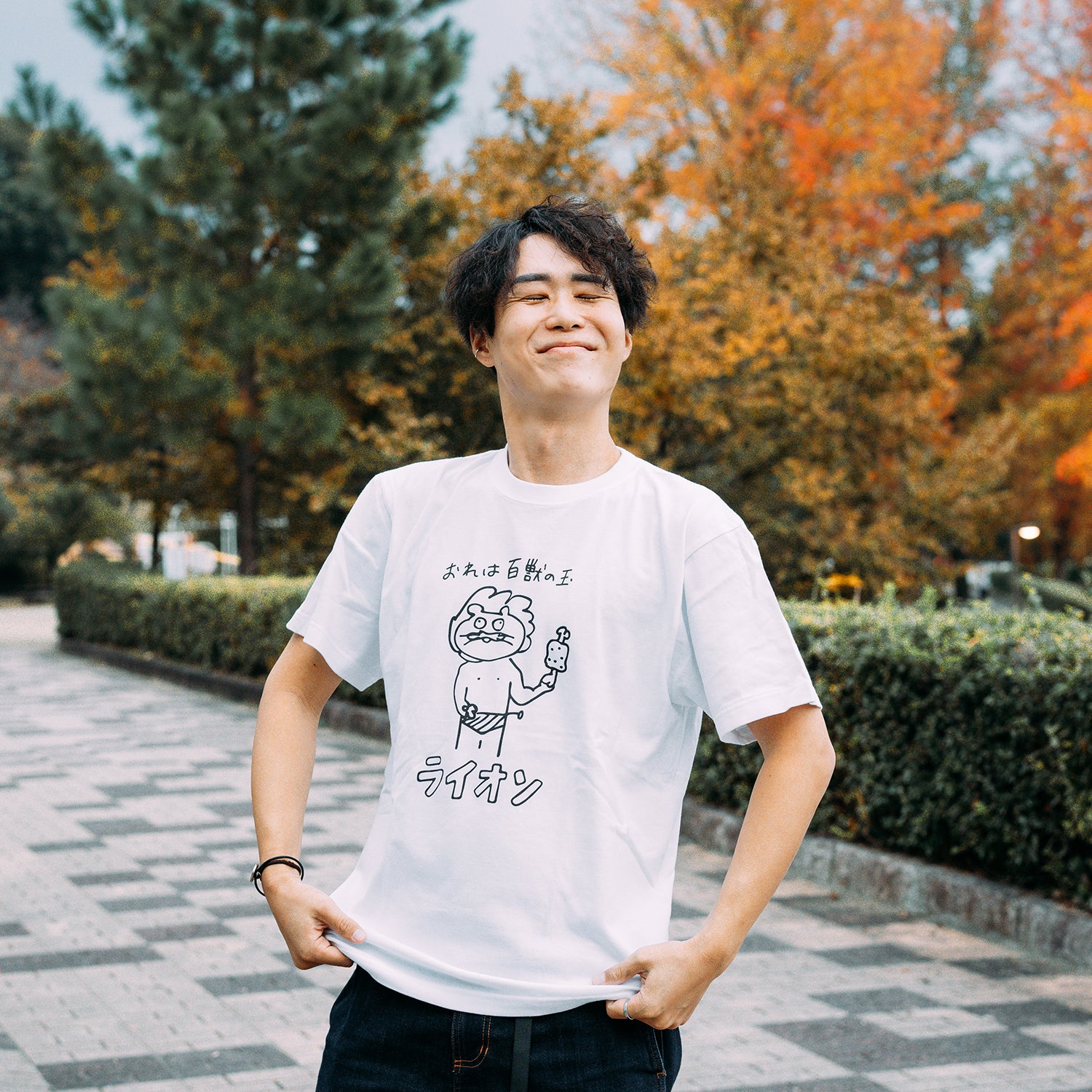 【とったび】百獣の玉ライオソ画伯Tシャツ 黒